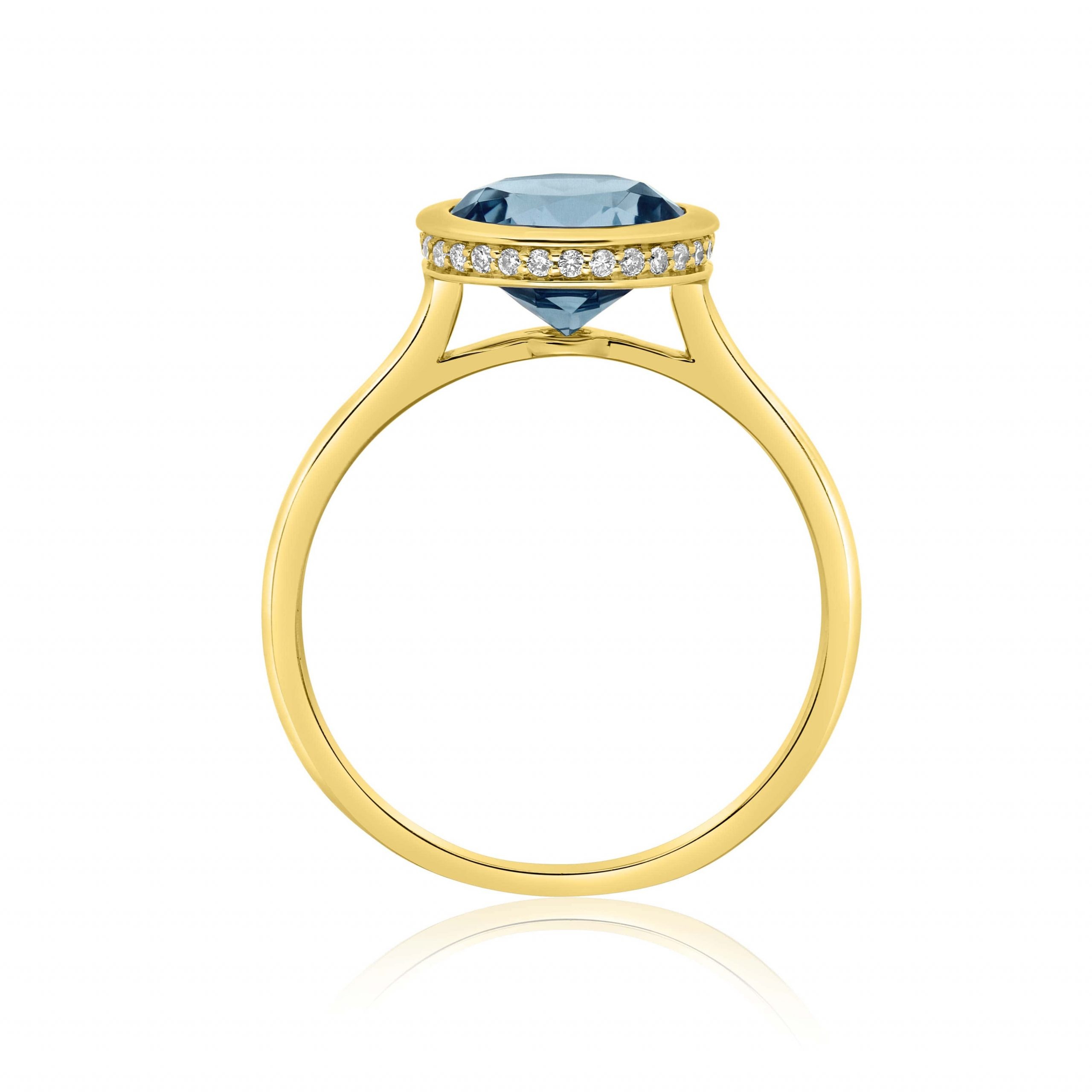 טבעת בלו טופז זהב צהוב מהצד
