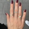 טבעת שורה זרקונים גדולים – זהב 14 קראט