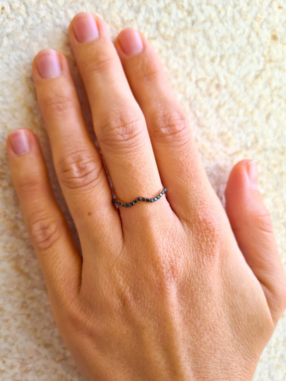 טבעת Wave יהלומים שחורים