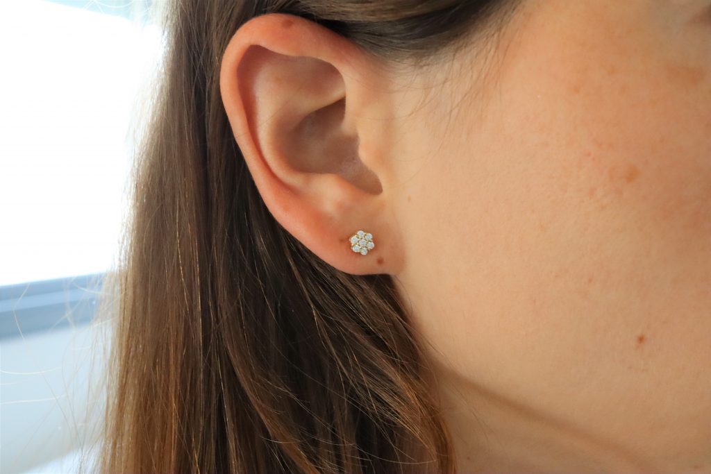 עגילי פרח יהלומים