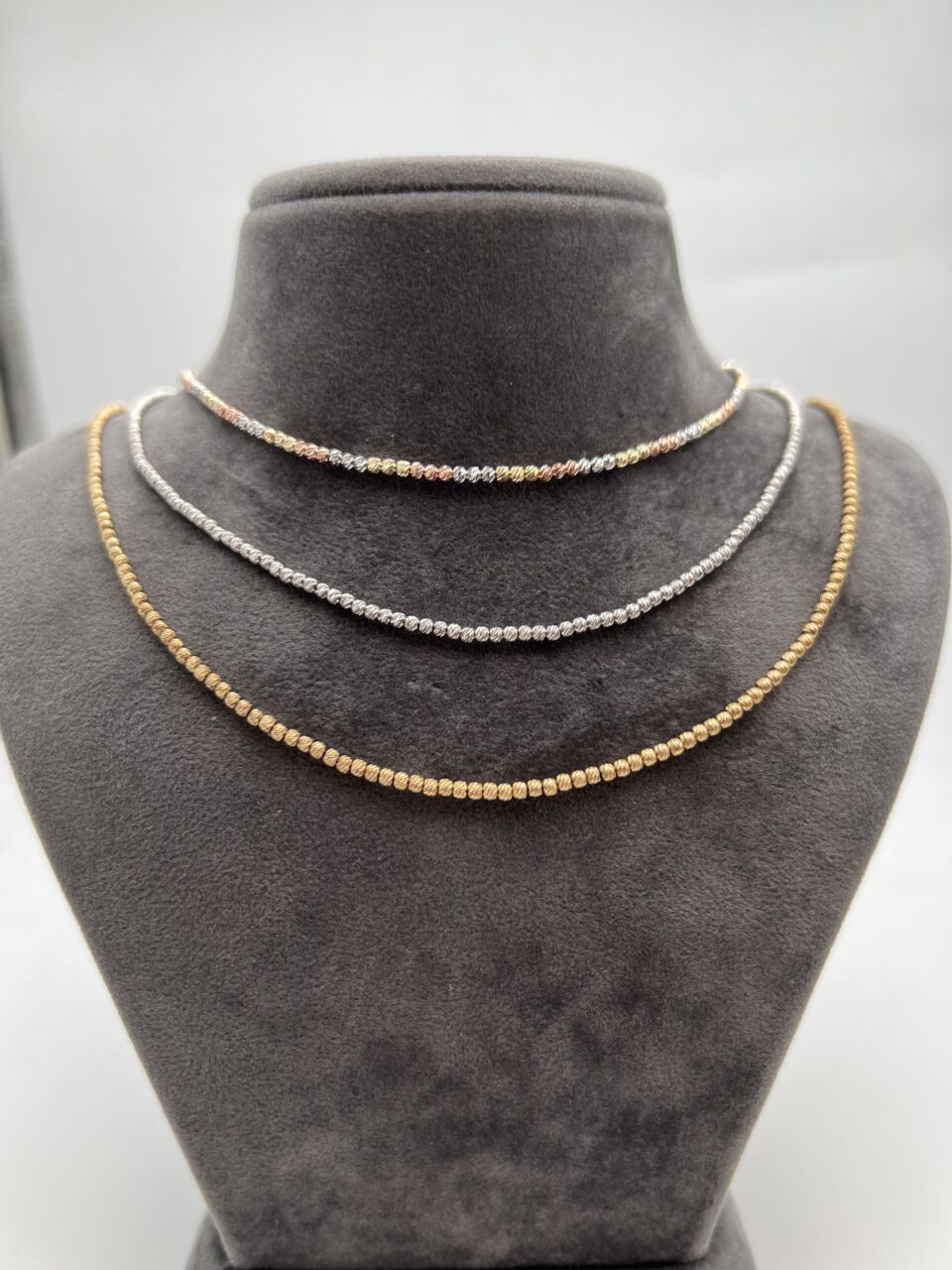 שרשרת כדורים - זהב צהוב, זהב לבן, שלושה צבעי זהב. תכשיטי בר-דור הרצליה