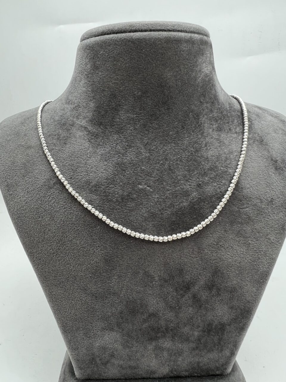 שרשרת כדורים מזהב לבן 14 קראט. תכשיטי בר-דור הרצליה