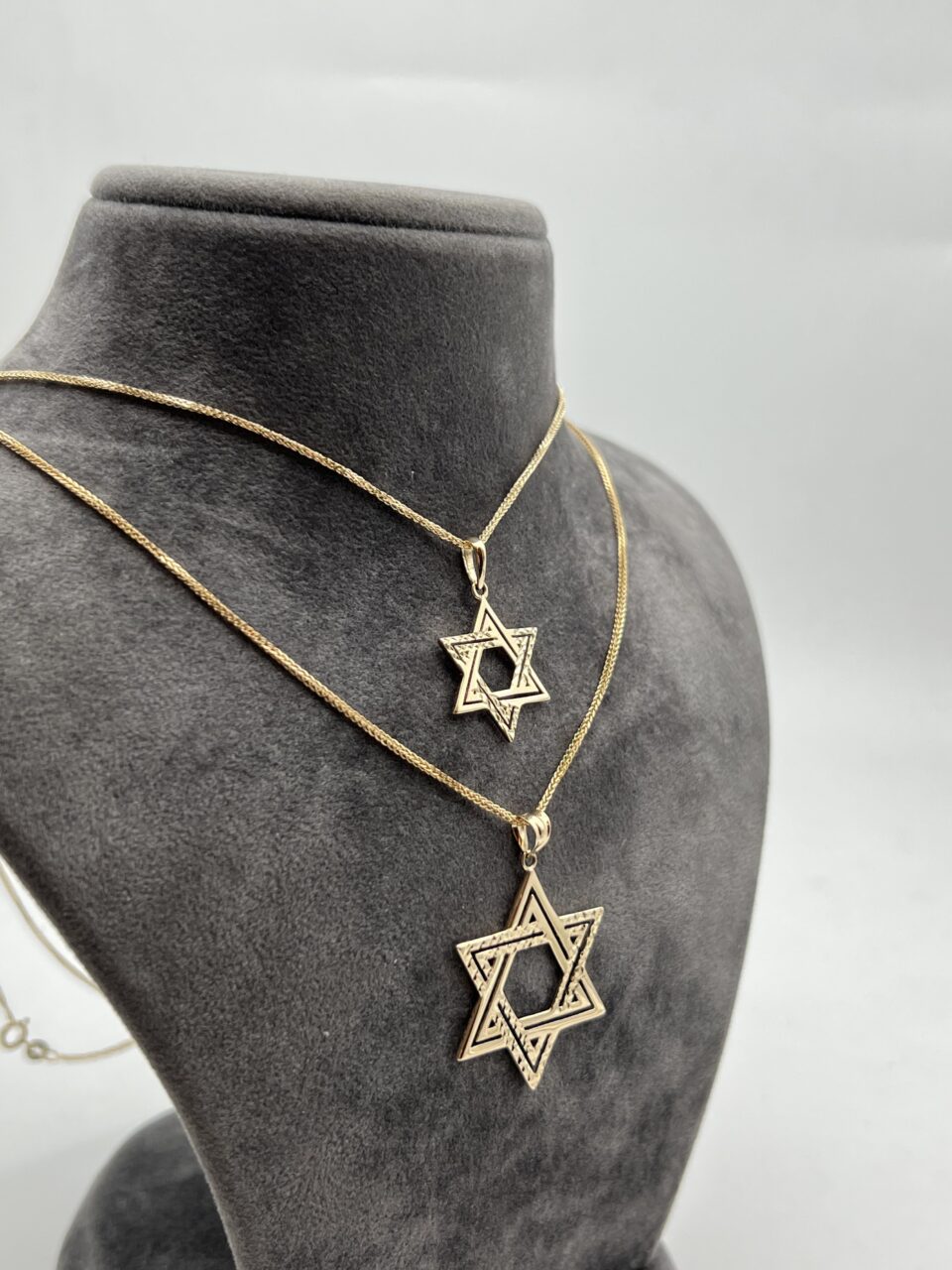 שרשרת מגן דוד מזהב 14 קראט - מבט מהצד