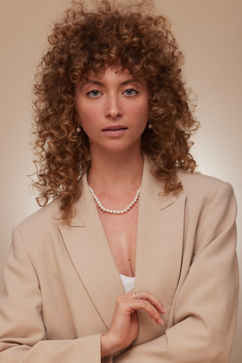 שרשרת פנינים בעובי 7 ממ וזהב 14 קראט