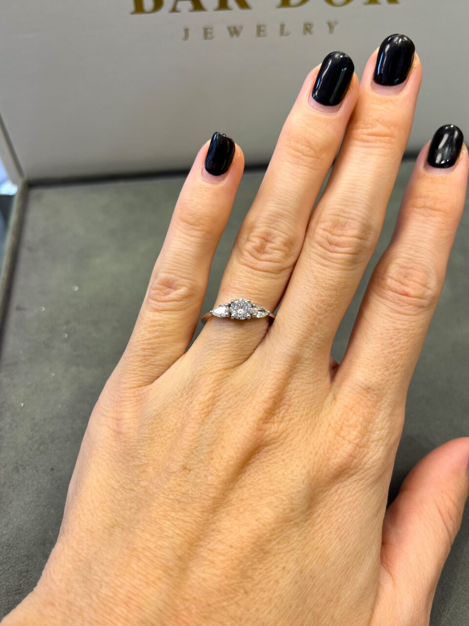 טבעת אירוסין יהלומי מעבדה - עגולה טיפות