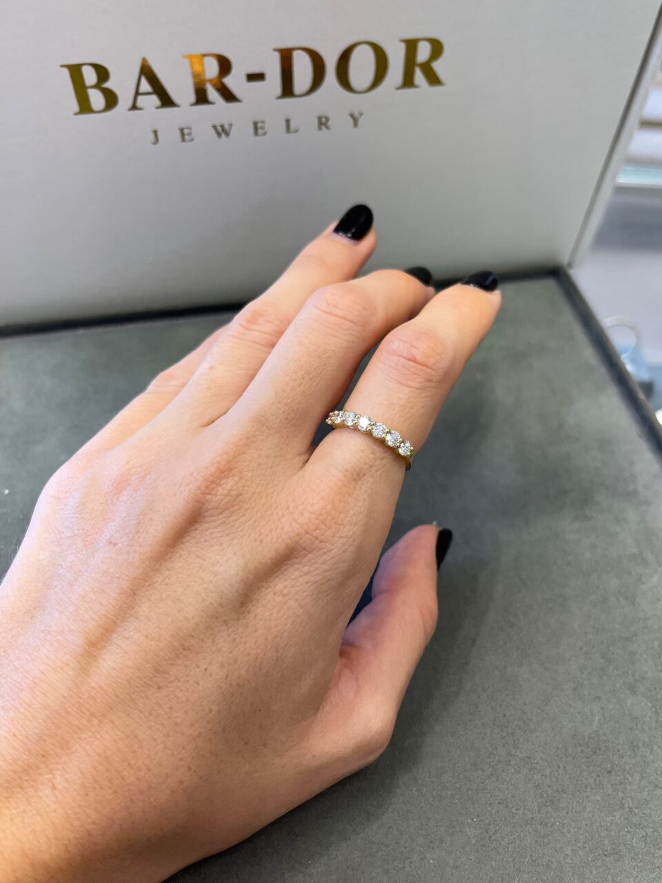 טבעת חצי איטרניטי יהלומי מעבדה תכשיטי בר-דור