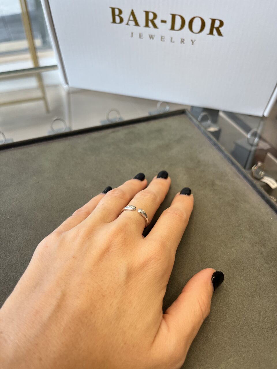 טבעת פתוחה משובצת יהלומים טבעיים - דגם הודיה