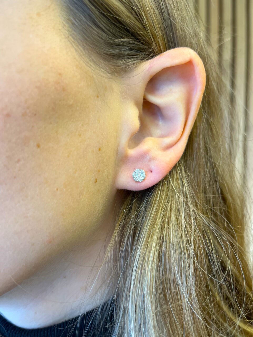 עגילי יהלומים צמודים לאוזן - דגם סביון. תכשיטי בר-דור