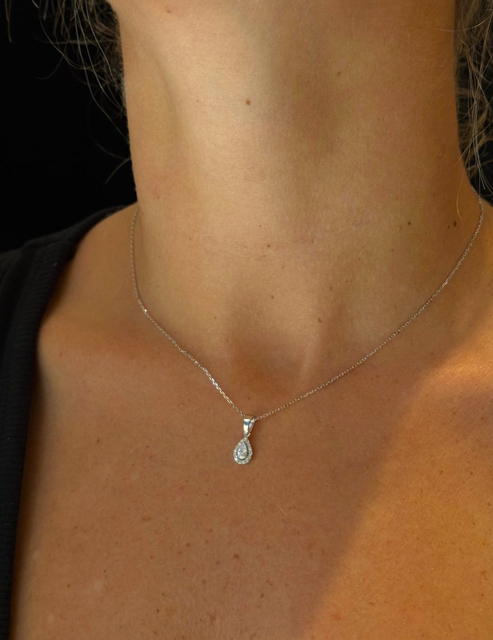 שרשרת ותליון טיפה זהב לבן משובץ זרקונים