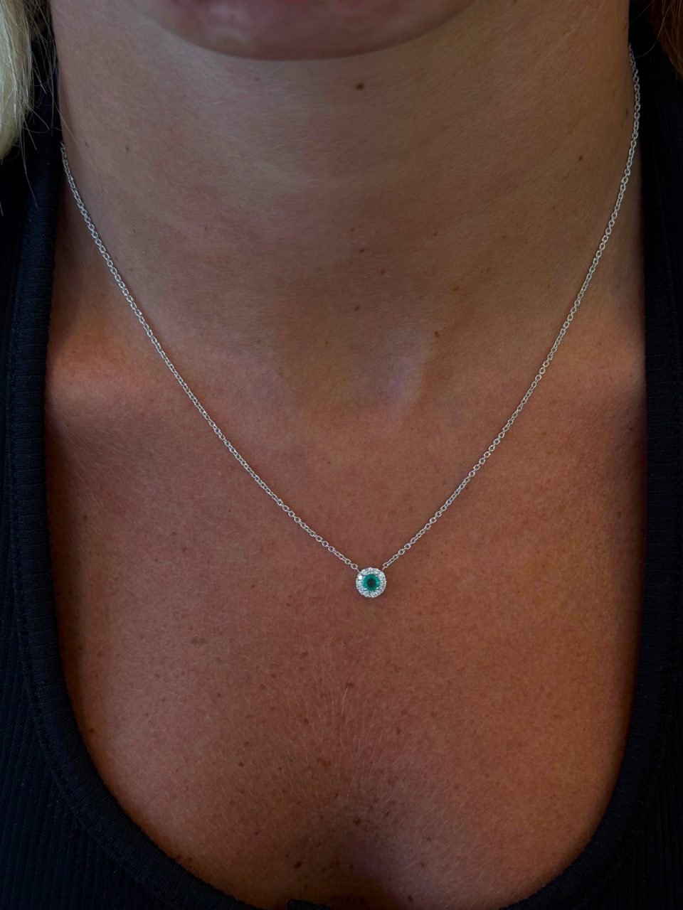 שרשרת אמרלד ויהלומים זהב לבן 14 קראט