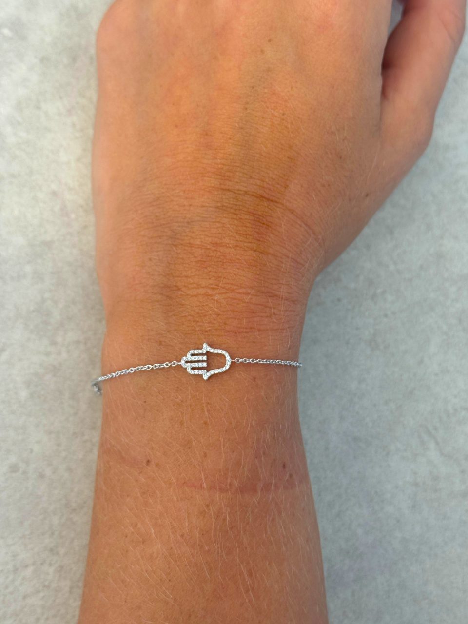 צמיד חמסה יהלומים מזהב לבן 14 קראט