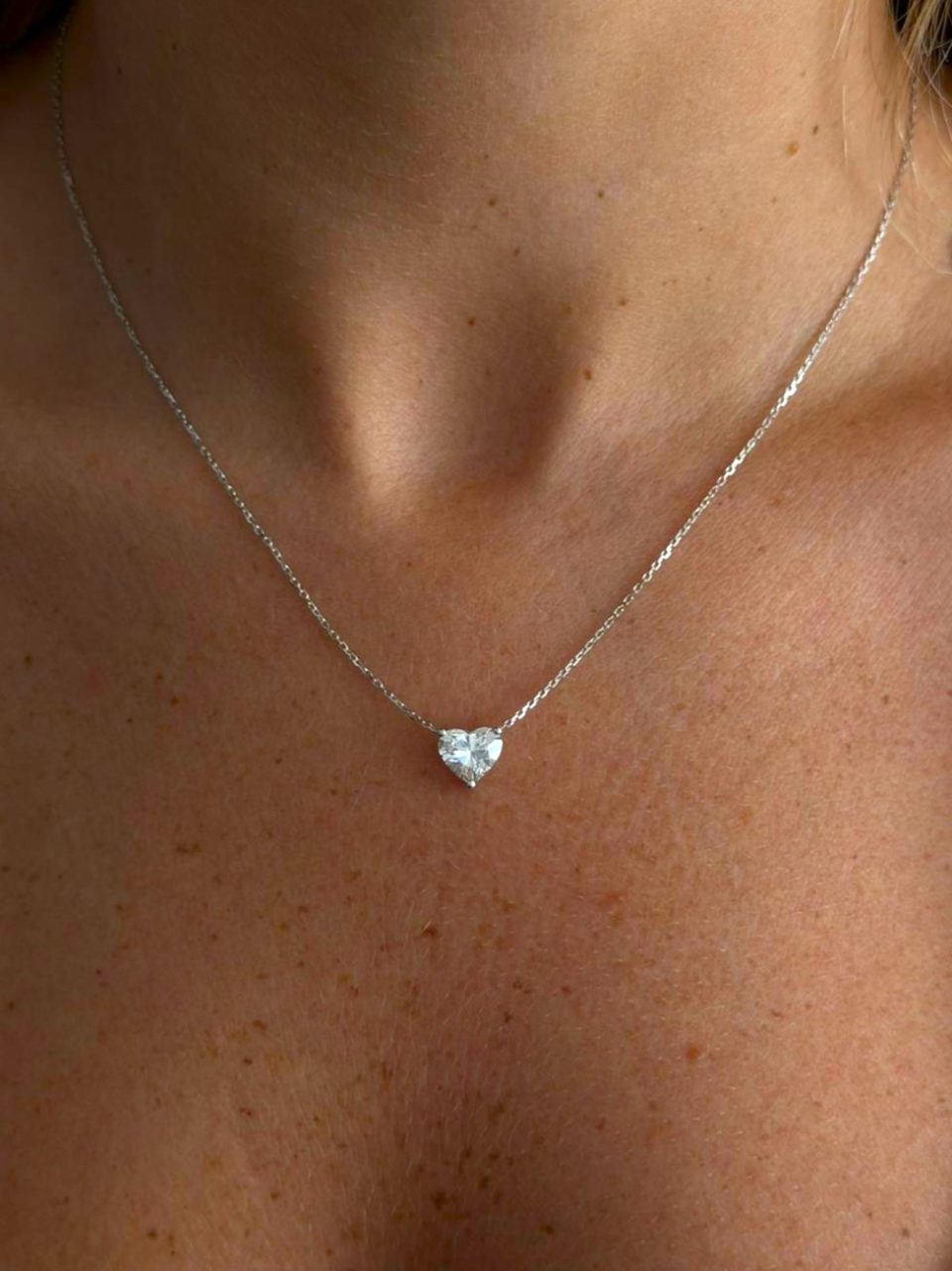 שרשרת סוליטר יהלום מעבדה בצורת לב מזהב לבן 14 קראט