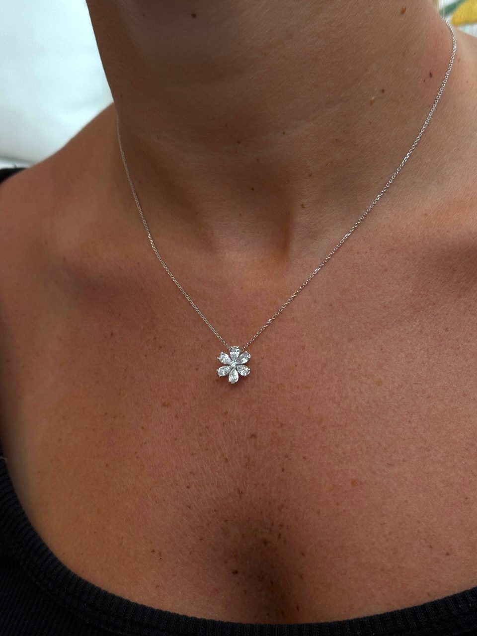 שרשרת פרח יהלומי מעבדה