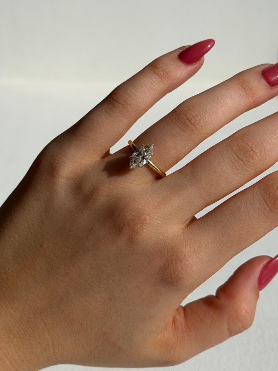 טבעת אירוסין משובצת יהלום מעבדה בחיתוך מרקיזה זהב 14 קראט