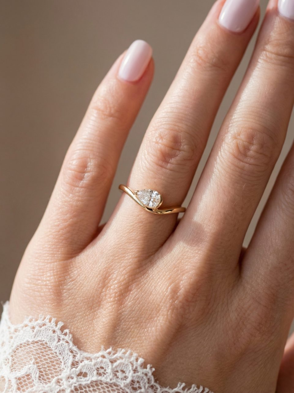 טבעת Pear Flow זהב 14 קראט יהלום מעבדה בחיתוך טיפה